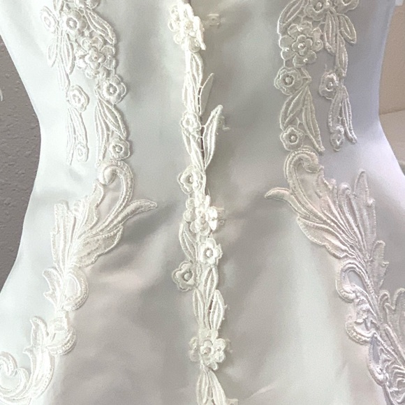 🚫SOLD🚫Exquisite Embroidered Soft White Wedding Gown sz 14 - Picture 9 of 11